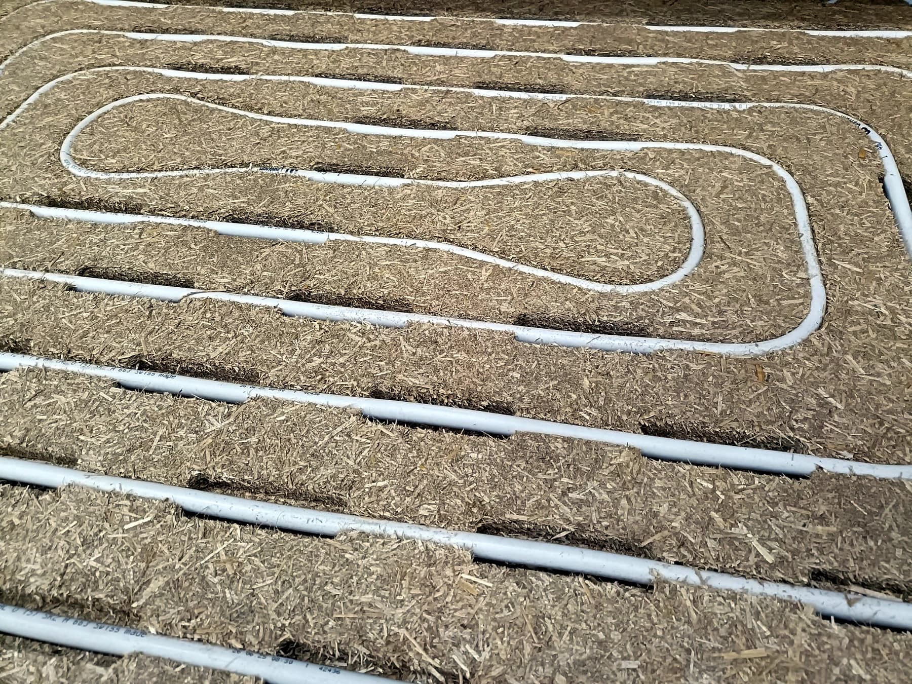 Overzicht van droogbouw vloerverwarming in voorgevormde vezelplaten